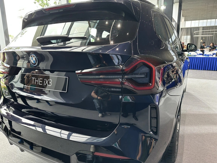 bo doi xe dien hang sang bmw ix3 va bmw i4 ve toi viet nam hinh 6