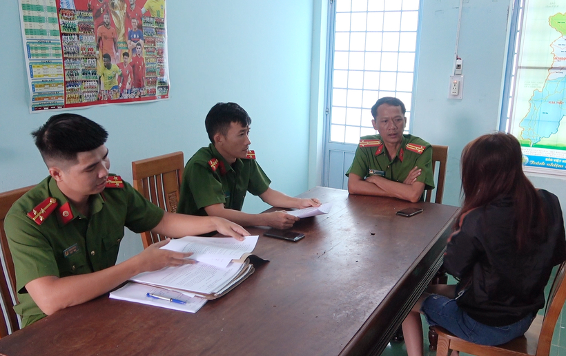 kon tum ham cong viec luong cao o nuoc ngoai co gai tre bi lua ban vao nha chua hinh 1