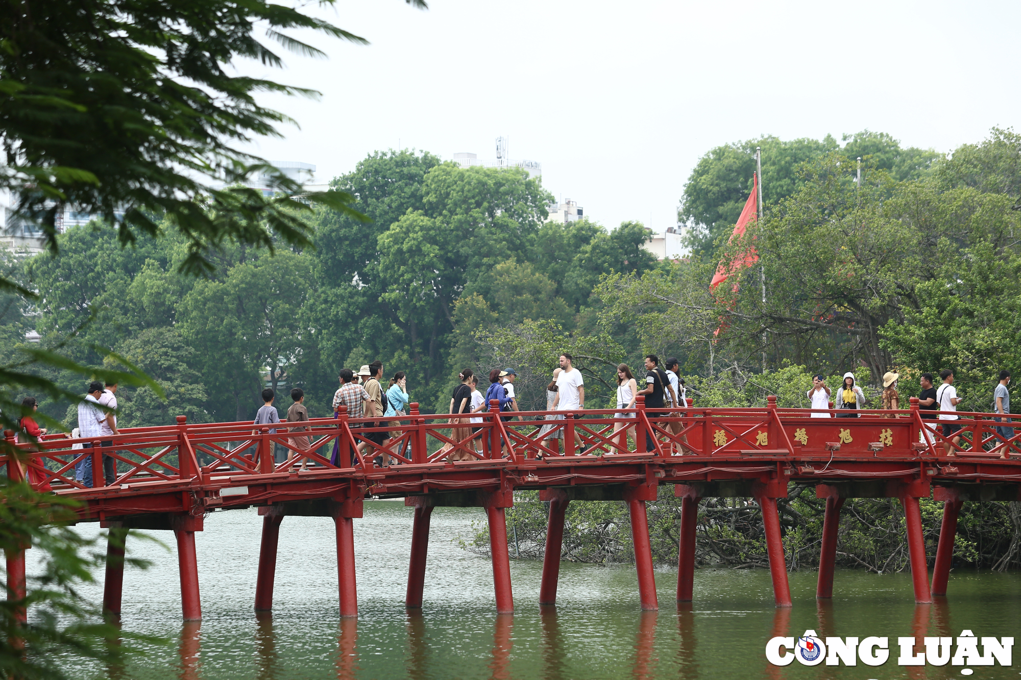 nhung cong trinh van hoa lich su noi tieng tai quan hoan kiem hinh 9