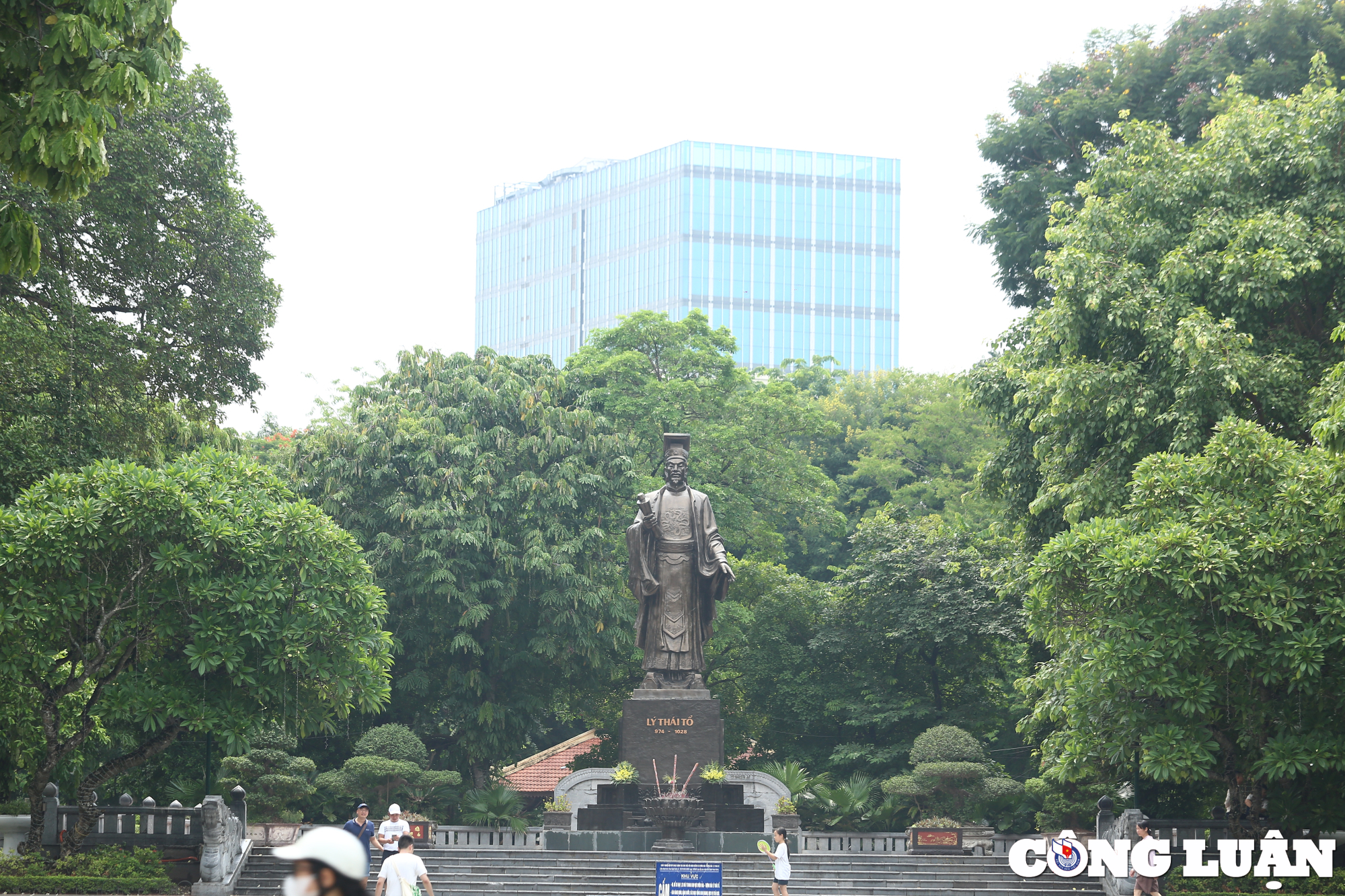 nhung cong trinh van hoa lich su noi tieng tai quan hoan kiem hinh 12