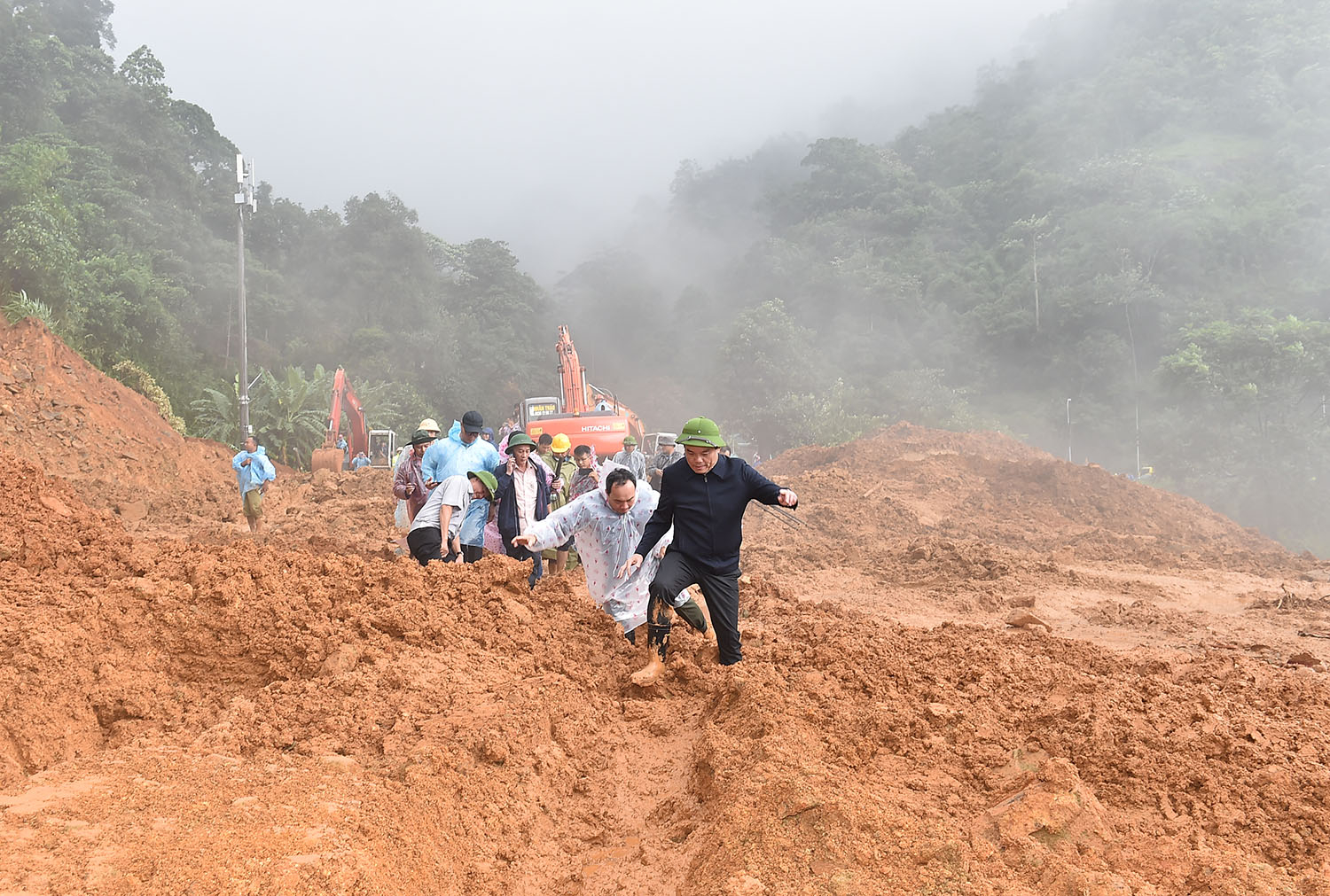 khan truong kiem tra bao dam an toan dan cu ung pho sat lo sut lun dat tai cac tinh tay nguyen hinh 1