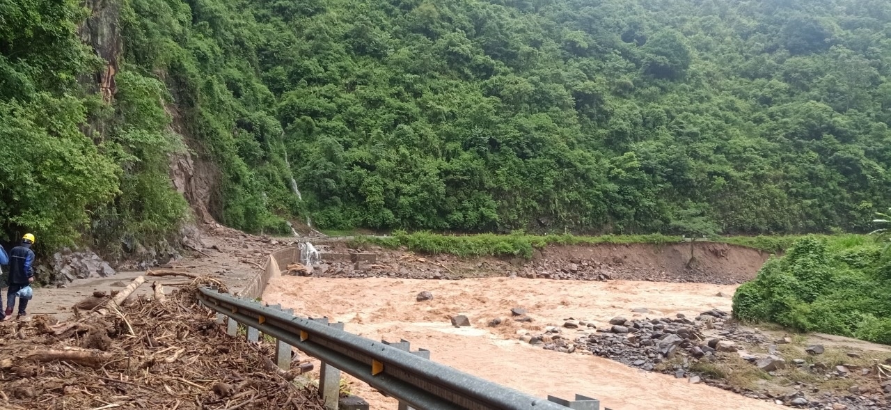 mua lu sat lo dat o tay nguyen nam bo va mot so tinh phia bac anh huong den van hanh nguon va luoi dien hinh 2