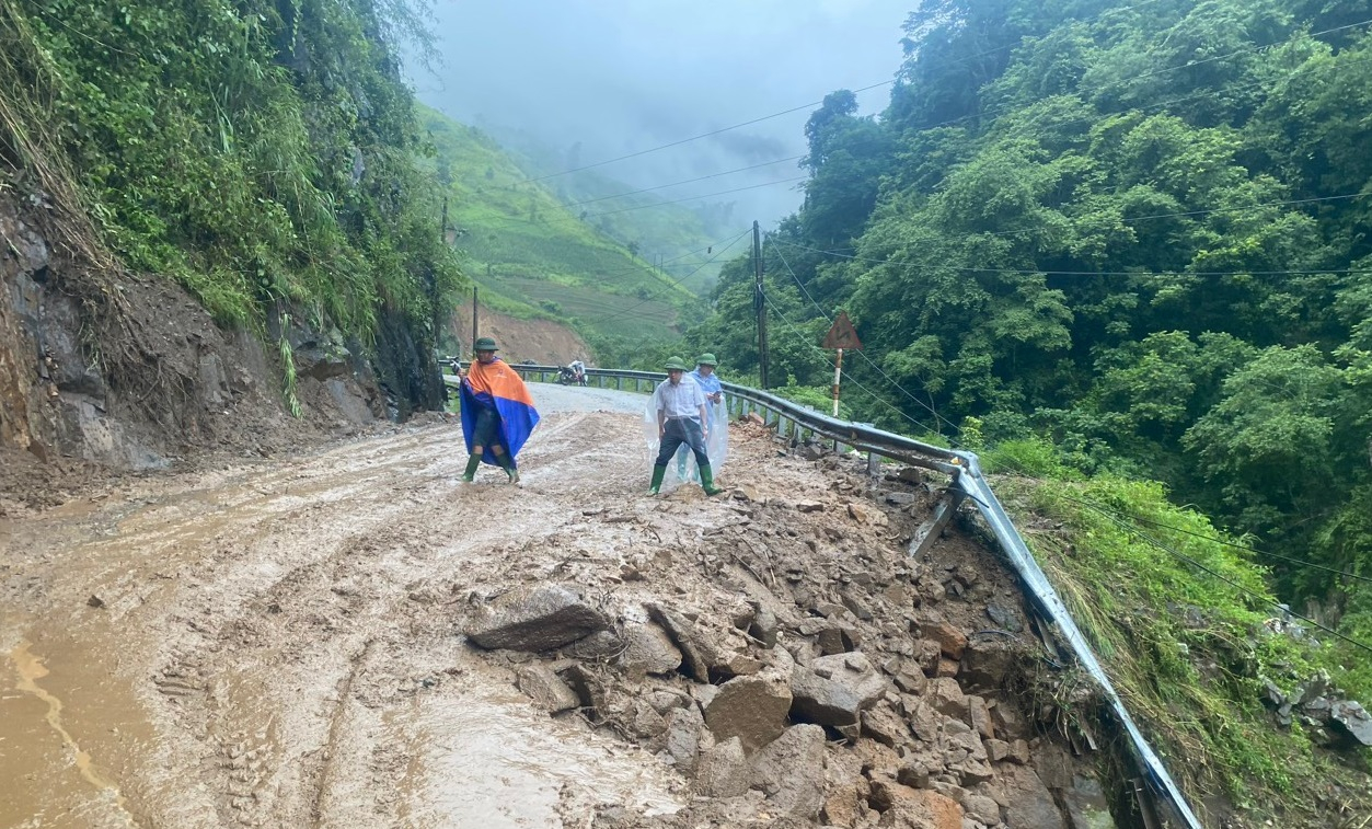 khac phuc su co sat lo bao dam thong xe voi thoi gian nhanh nhat hinh 1