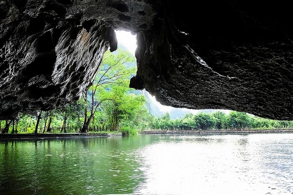 kham pha he thong hang dong doc dao tai thung nham  ninh binh hinh 1