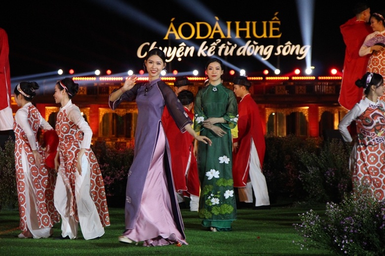 an tuong le hoi ao dai hue chuyen ke tu dong song hinh 2