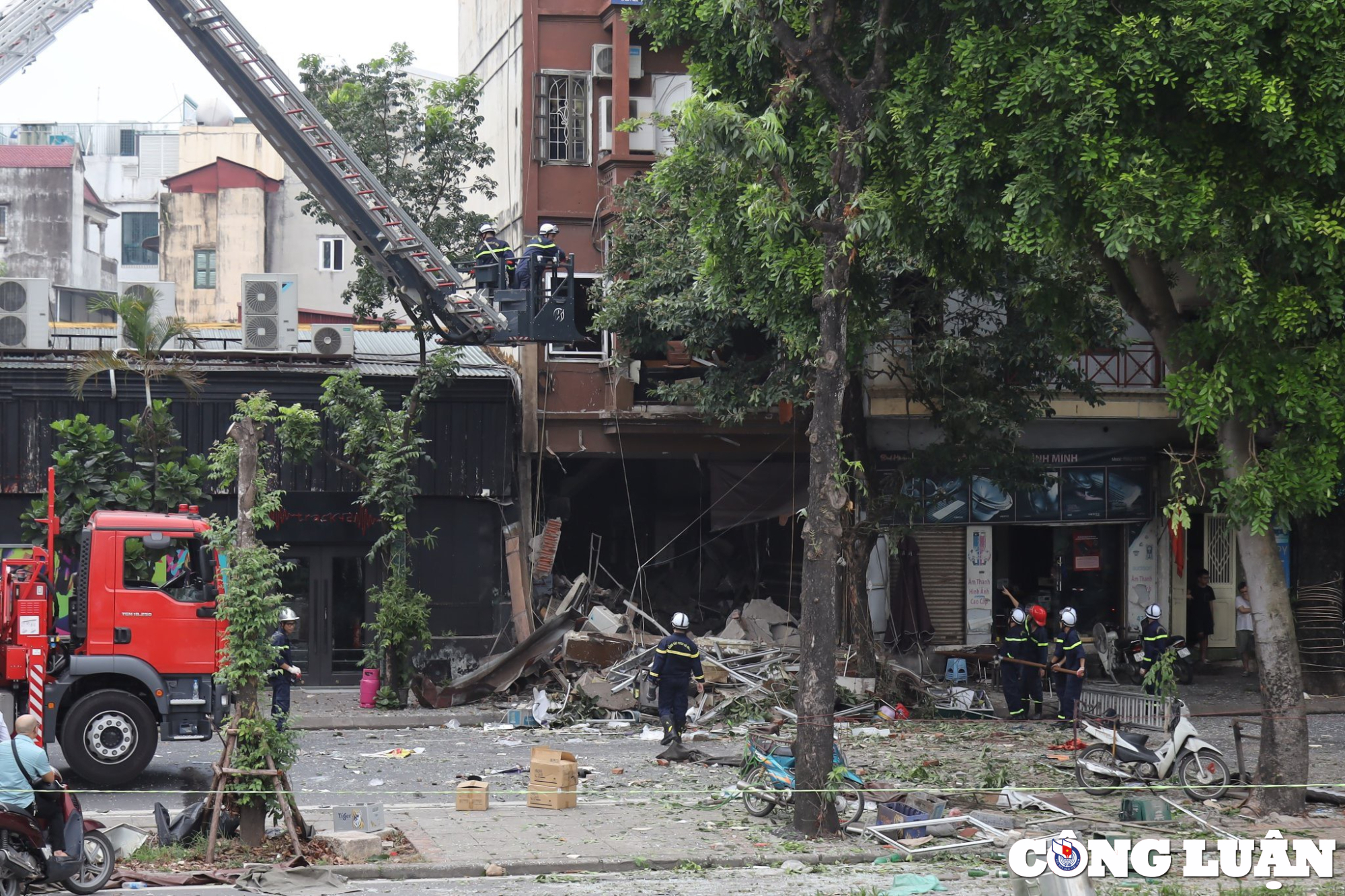 ha noi binh gas no nhu bom nhieu nguoi dan bi thuong hinh 1