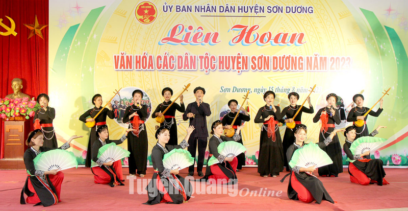 hang nghin nguoi tham du tet doc lap gan voi le hoi tan trao 2023 hinh 1