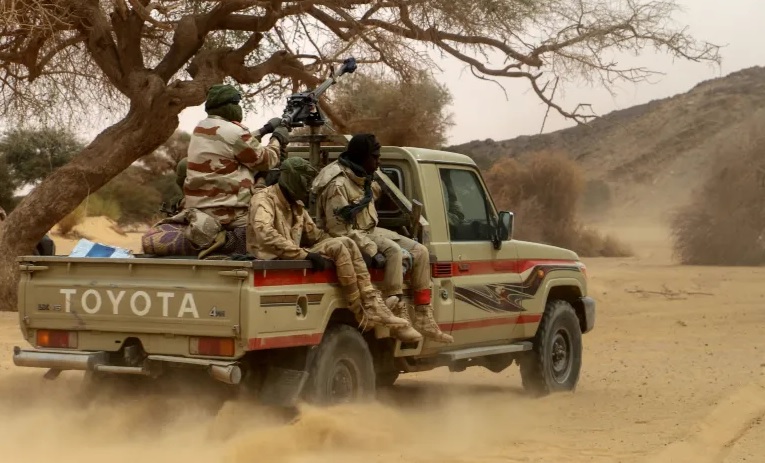 Binh sĩ Niger tuần tra trên sa mạc. Ảnh: AFP