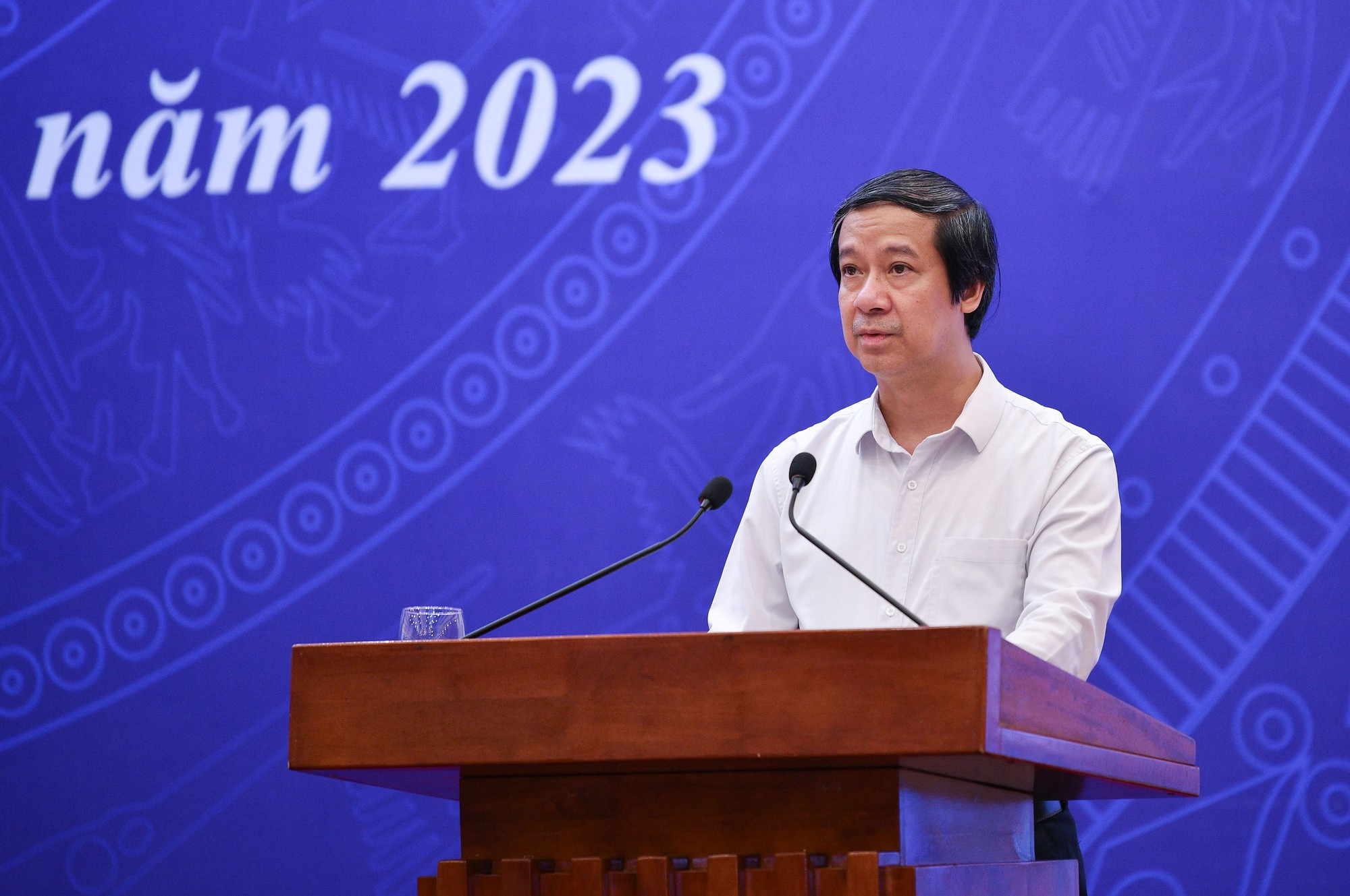 thu tuong pham minh chinh du hoi nghi truc tuyen trien khai nam hoc moi 2023  2024 hinh 2