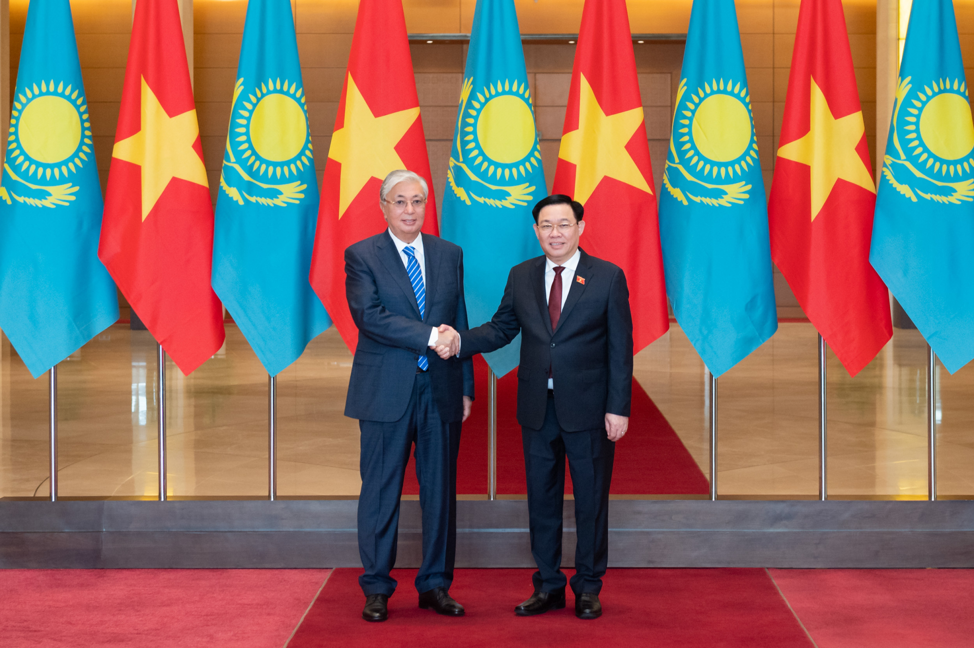 chu tich quoc hoi vuong dinh hue hoi kien tong thong kazakhstan hinh 2