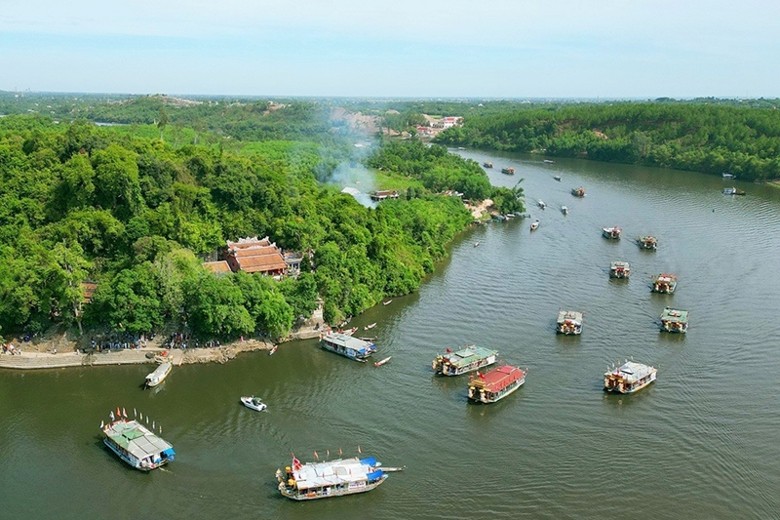 hang ngan nguoi du le hoi dien hue nam o hue hinh 2