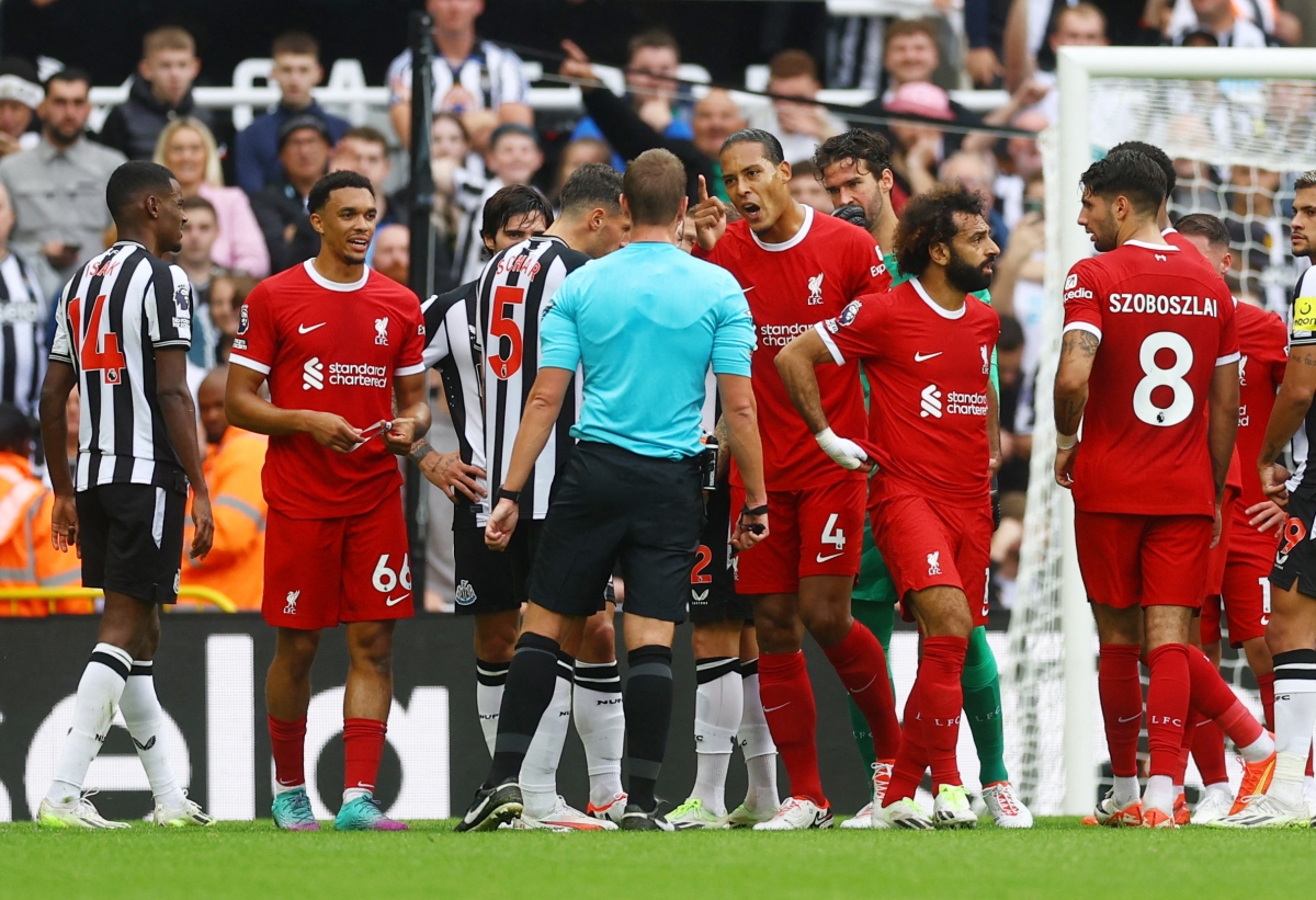 darwin nunez lap cu dup liverpool thang nguoc newcastle hinh 1