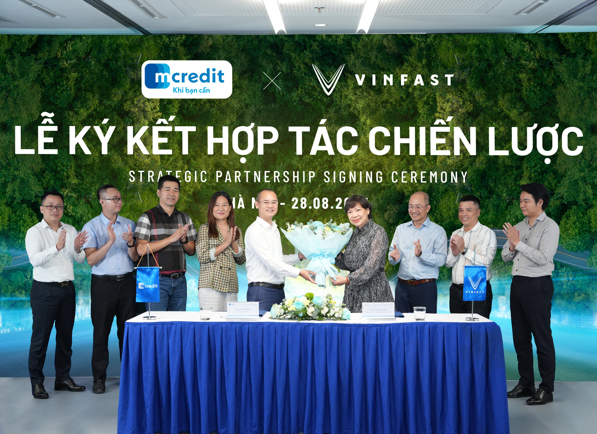 vinfast va mcredit hop tac chien luoc mang toi giai phap tai chinh cho khach hang mua xe dien hinh 1