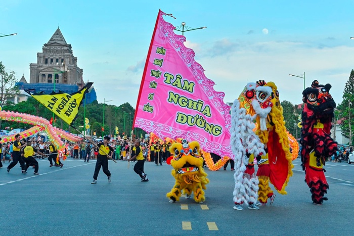 an tuong le hoi duong pho sac mau binh thuan hinh 1