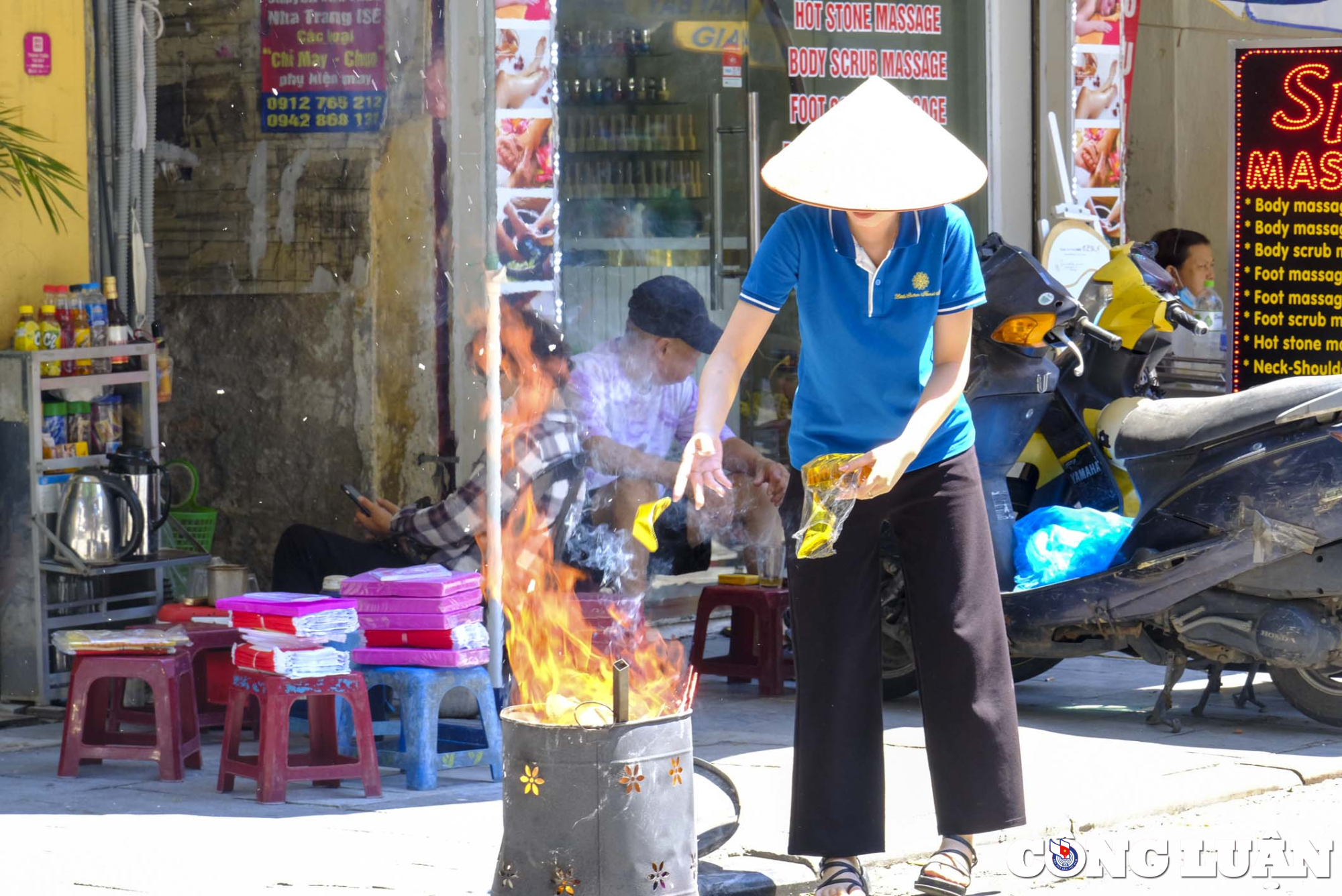 ha noi nhieu tuyen pho mu mit khoi do tuc dot vang ma ngay ram thang 7 hinh 3