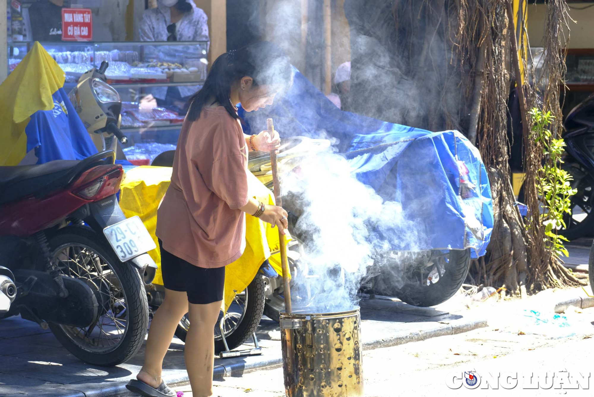 ha noi nhieu tuyen pho mu mit khoi do tuc dot vang ma ngay ram thang 7 hinh 7