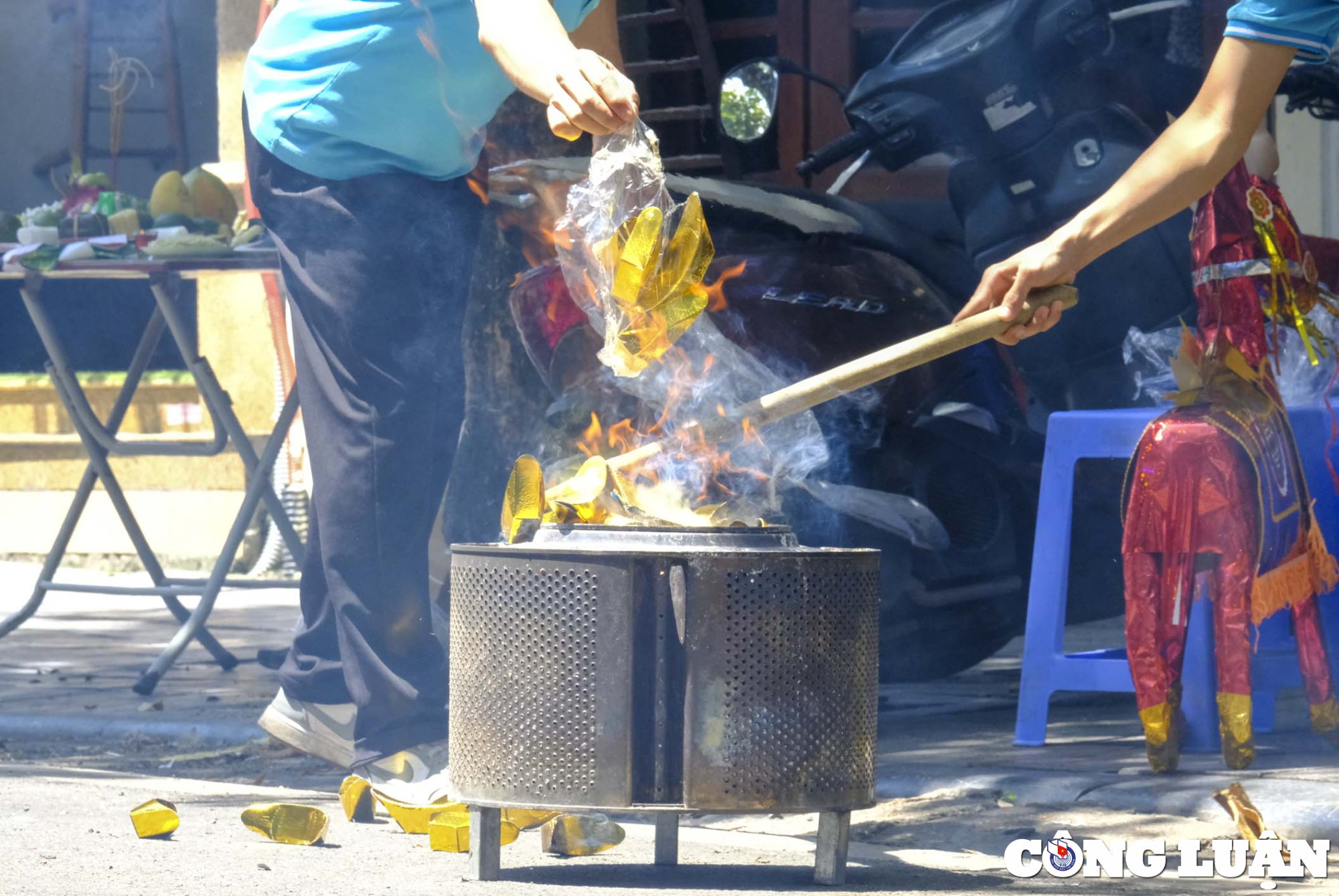 ha noi nhieu tuyen pho mu mit khoi do tuc dot vang ma ngay ram thang 7 hinh 6