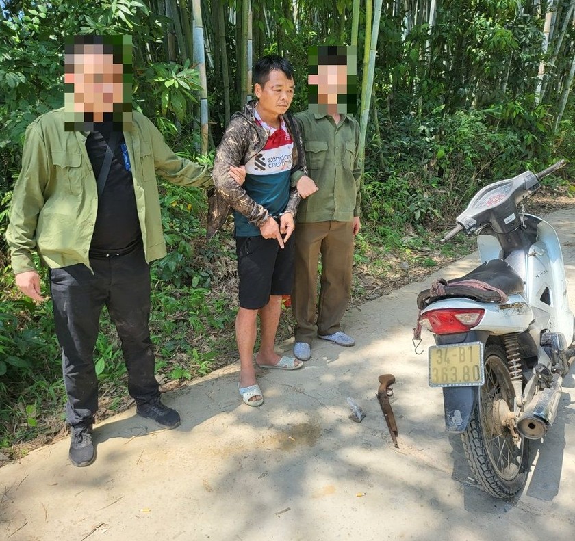 khoi to doi tuong tang tru trai phep 3 khau sung hinh 1