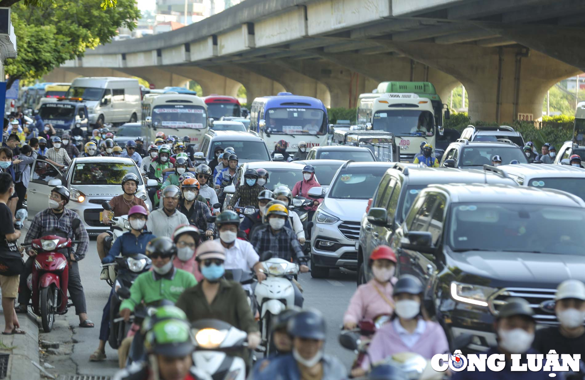 nguoi dan do ve que nghi le 2 9 cac tuyen duong cua ngo thu do un u hinh 8