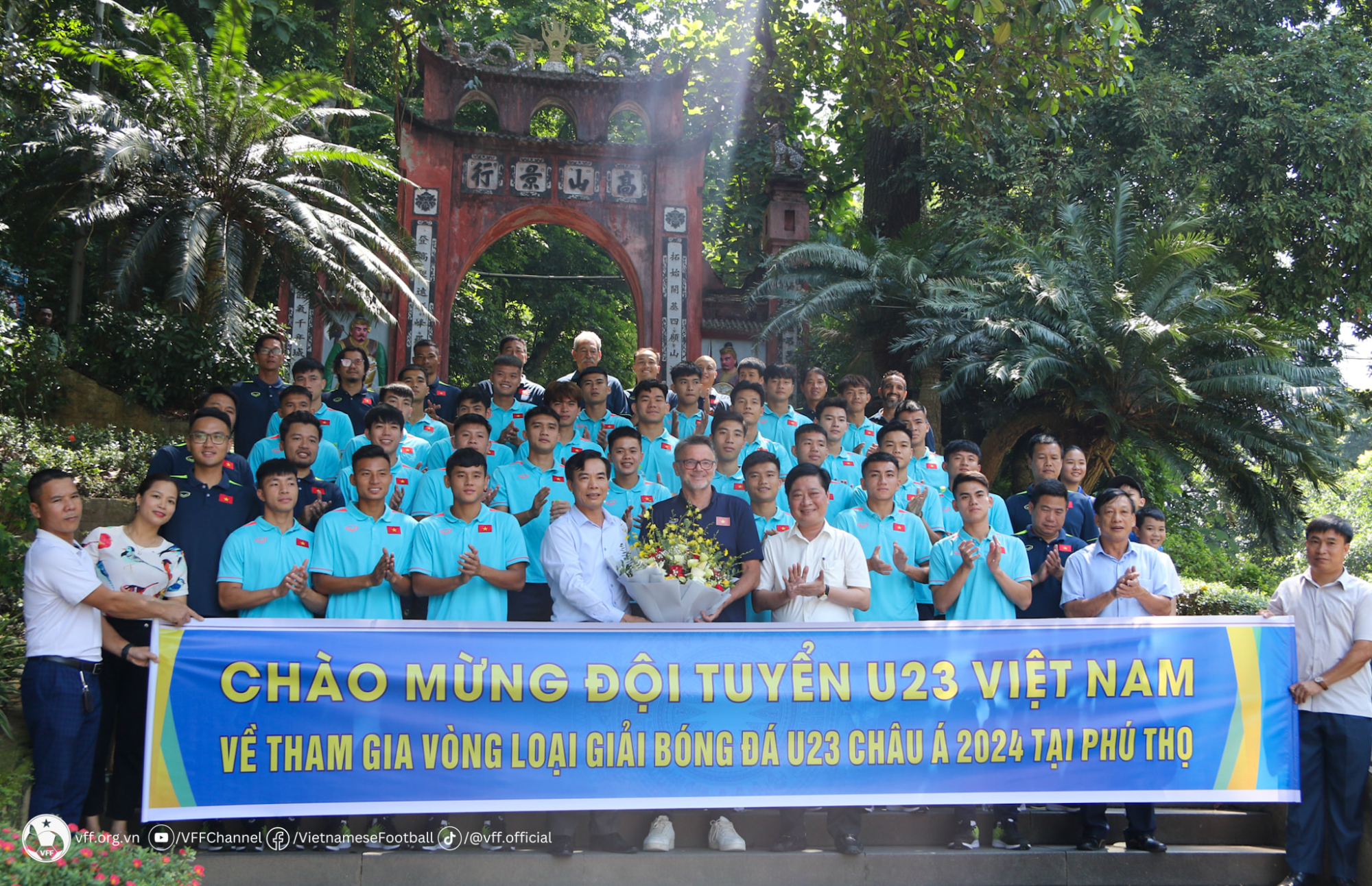 u23 viet nam dang huong tuong niem cac vua hung truoc them giai u23 chau a hinh 8