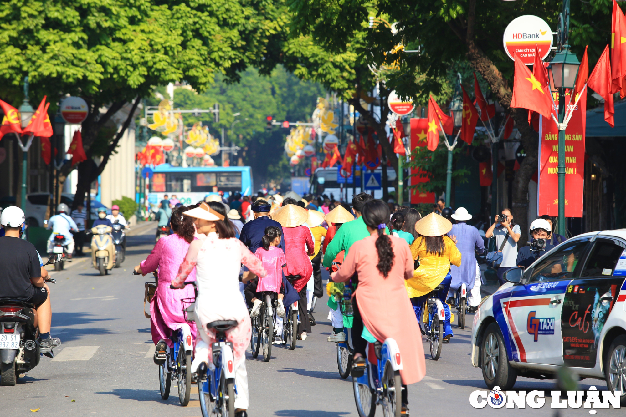 ao dai ket noi du lich va di san hinh 20