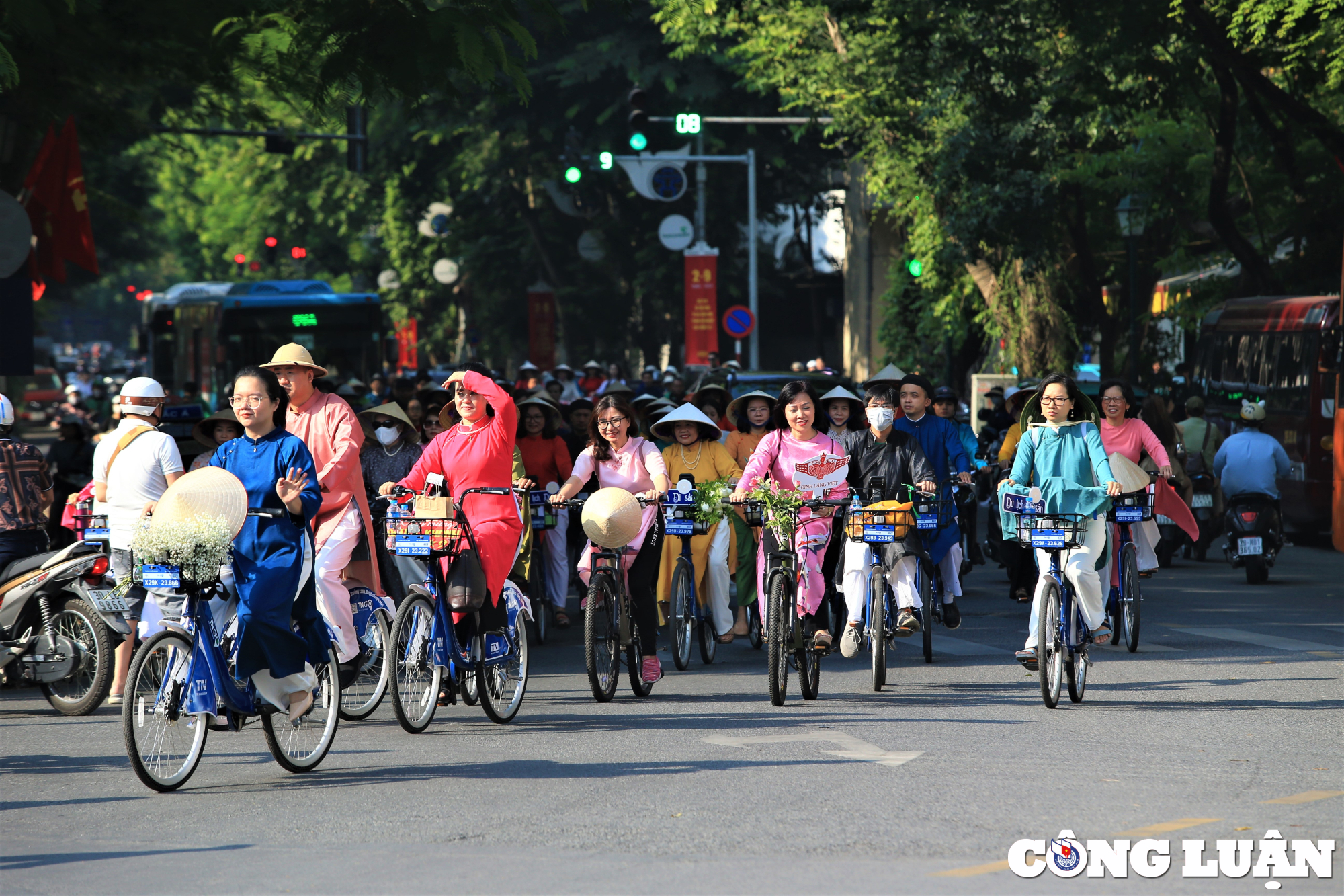 ao dai ket noi du lich va di san hinh 19