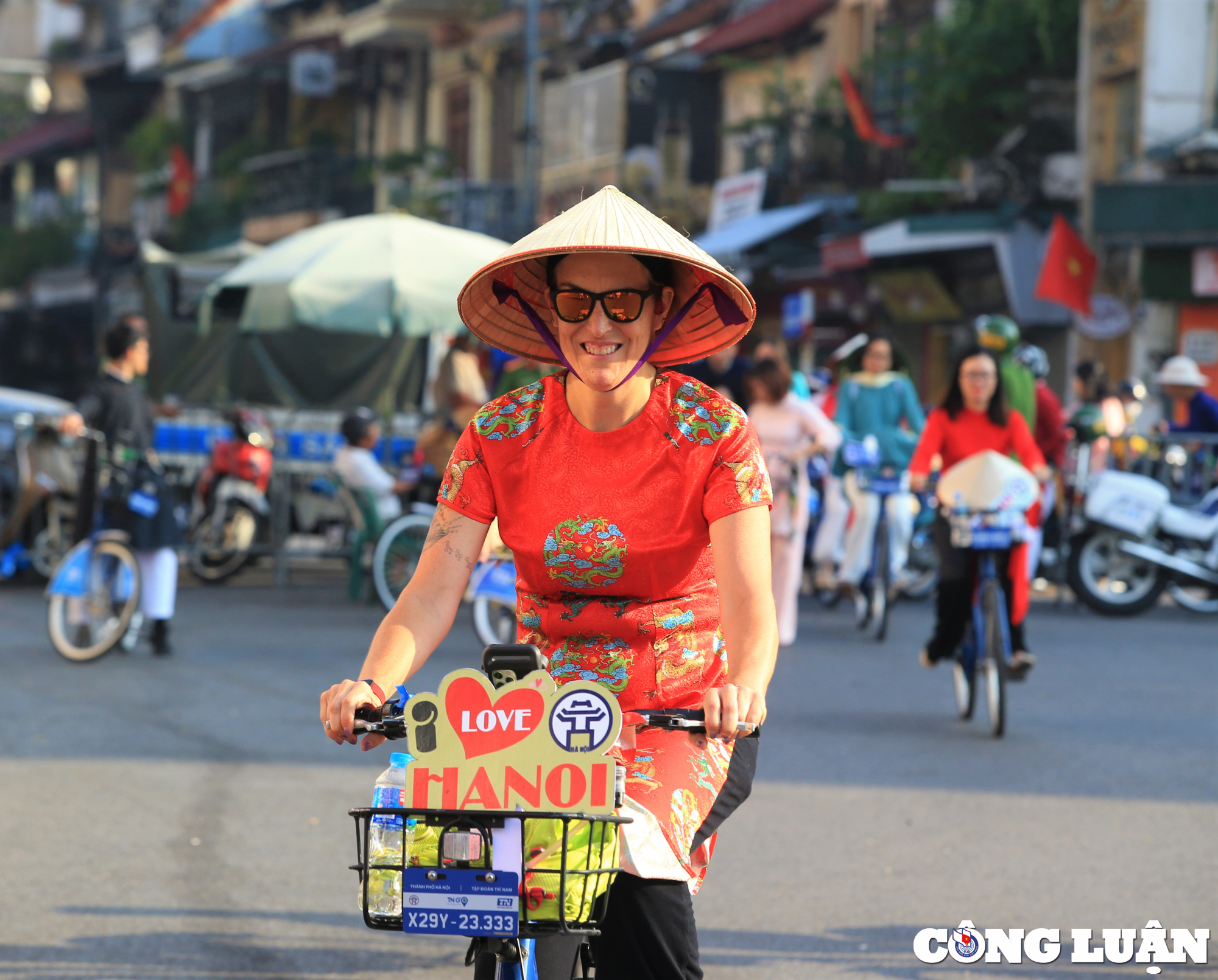 ao dai ket noi du lich va di san hinh 22