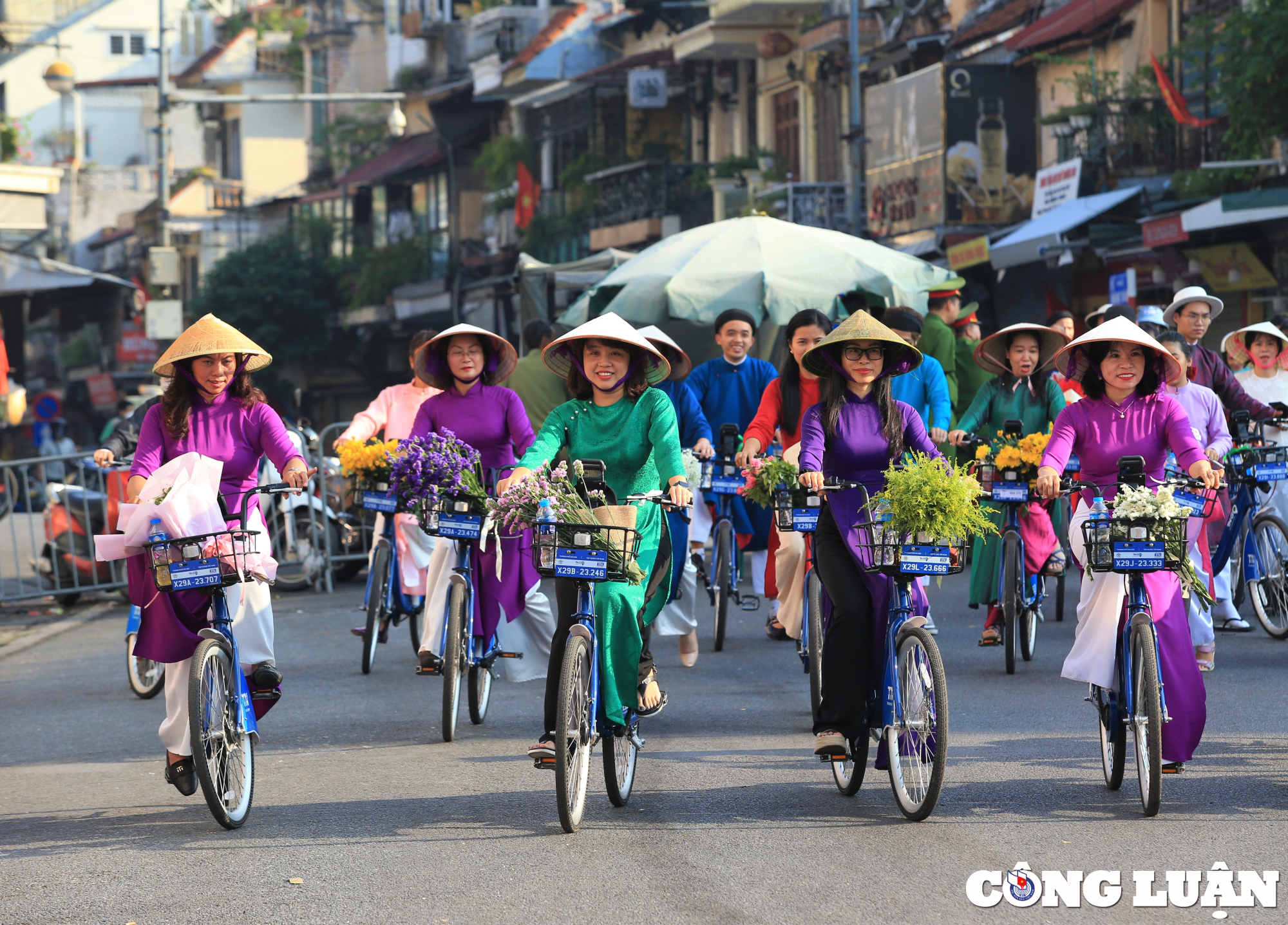 ao dai ket noi du lich va di san hinh 2