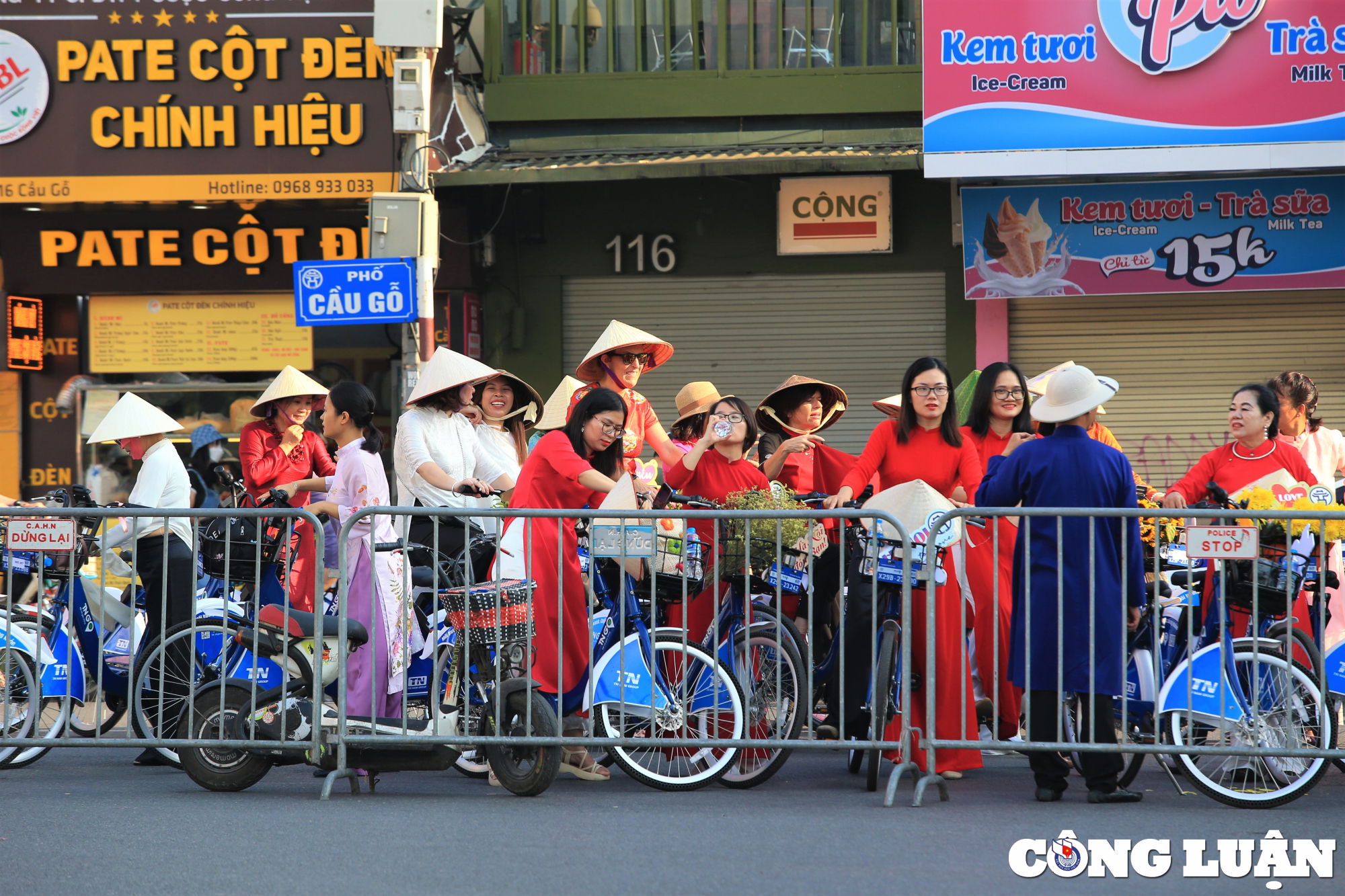 ao dai ket noi du lich va di san hinh 12