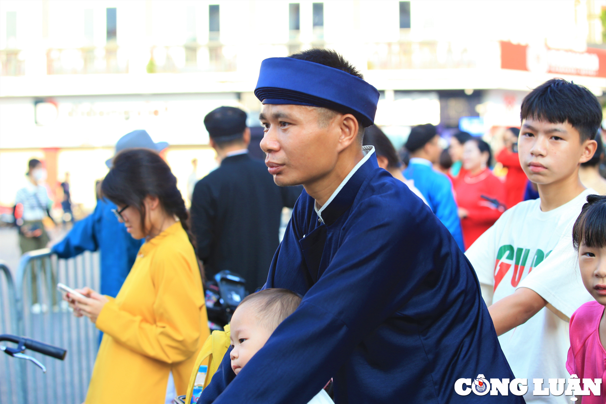 ao dai ket noi du lich va di san hinh 11