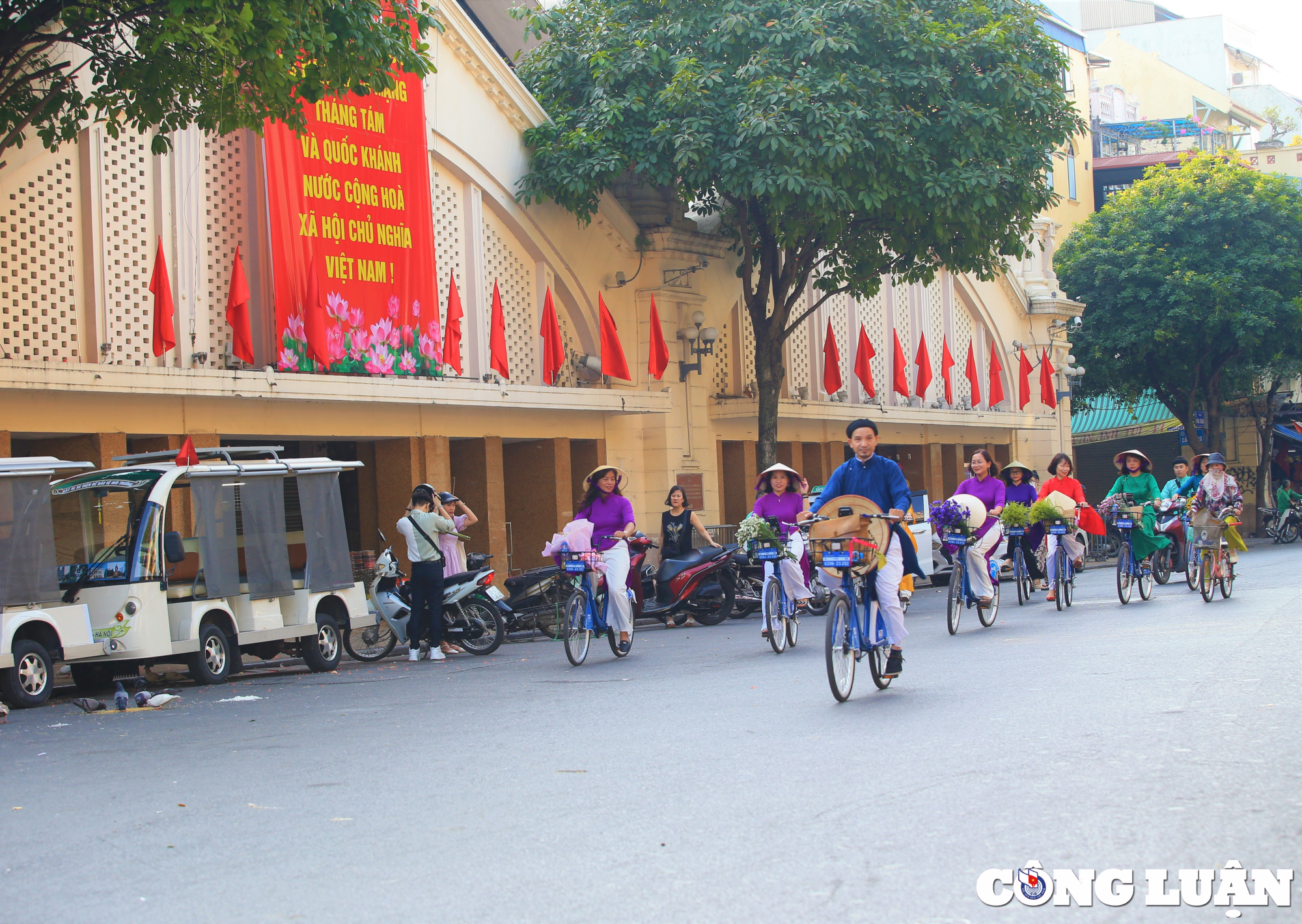 ao dai ket noi du lich va di san hinh 5