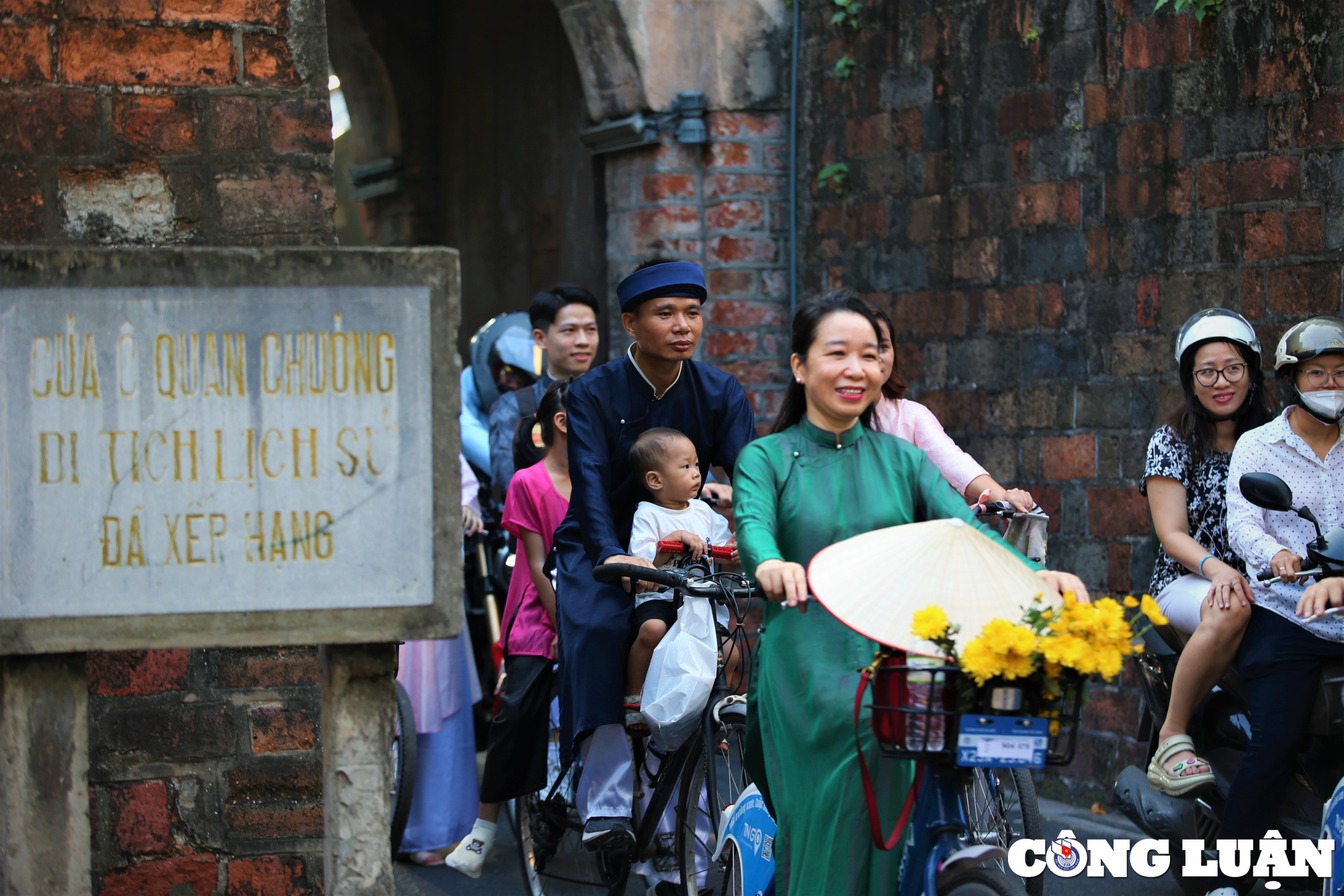 ao dai ket noi du lich va di san hinh 3