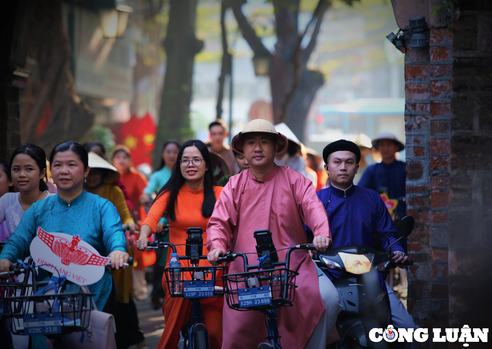 ao dai ket noi du lich va di san hinh 14