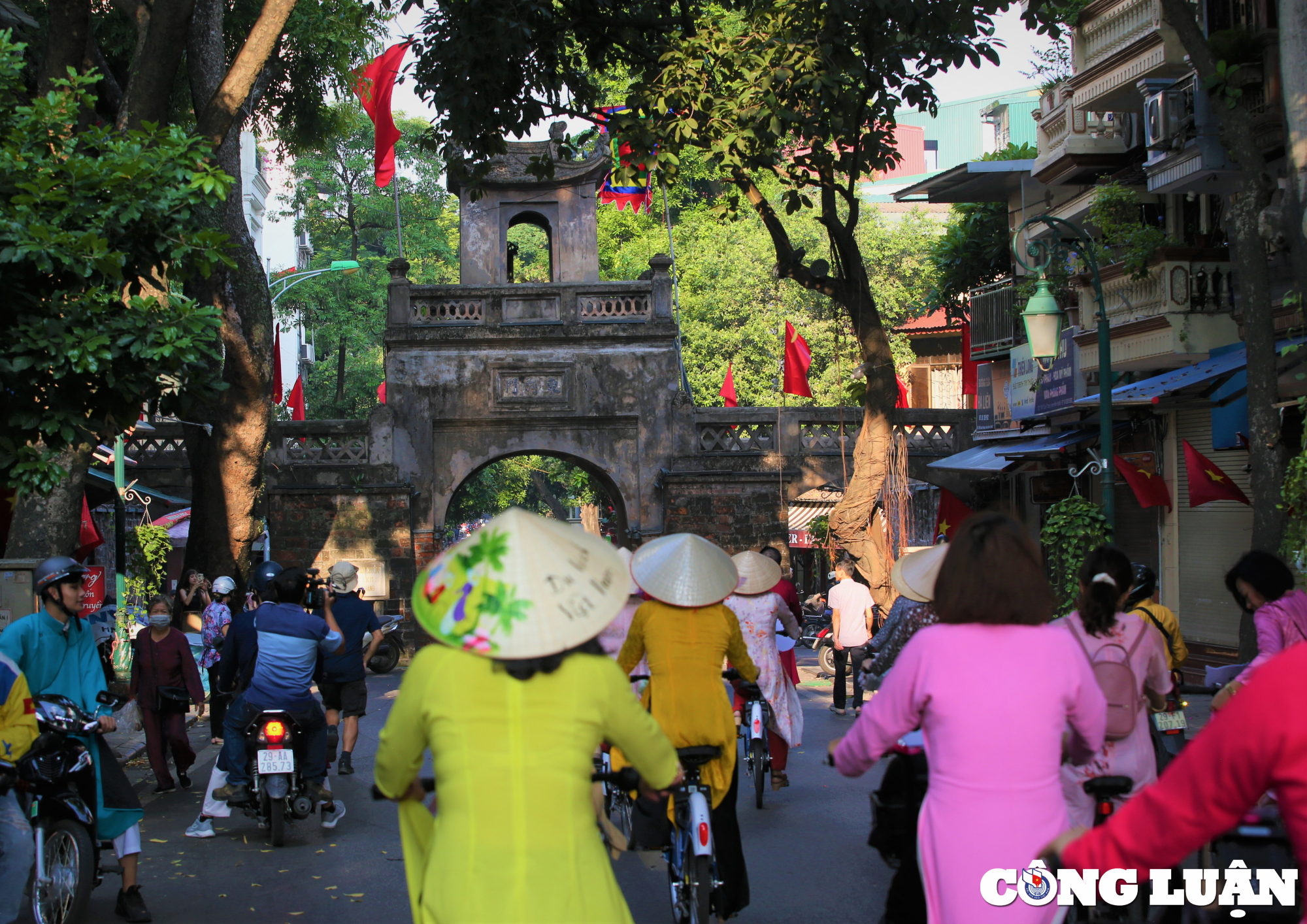 ao dai ket noi du lich va di san hinh 13