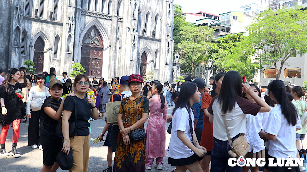 pho phuong ha noi dong nghit nguoi check in ngay dau ky nghi le 2 9 hinh 7