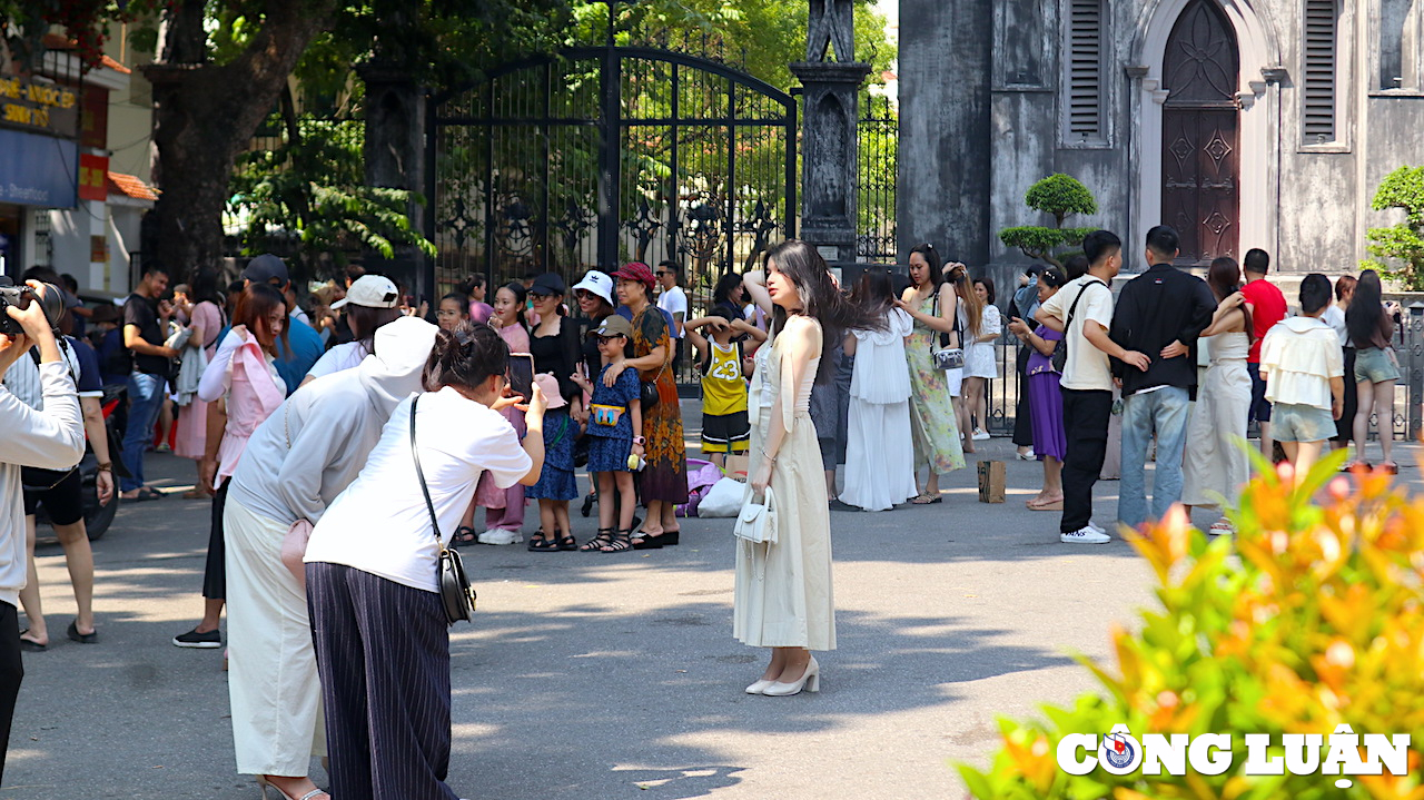 pho phuong ha noi dong nghit nguoi check in ngay dau ky nghi le 2 9 hinh 11