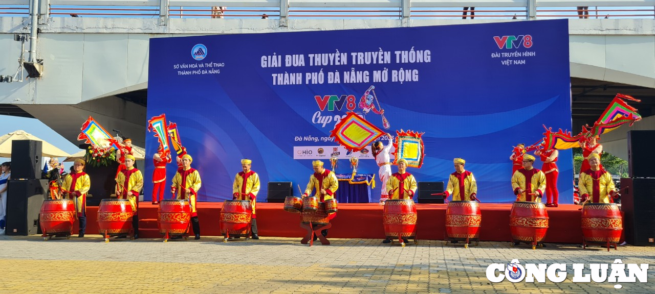 da nang hang nghin du khach va nguoi dan co vu giai dua thuyen tren song han hinh 1