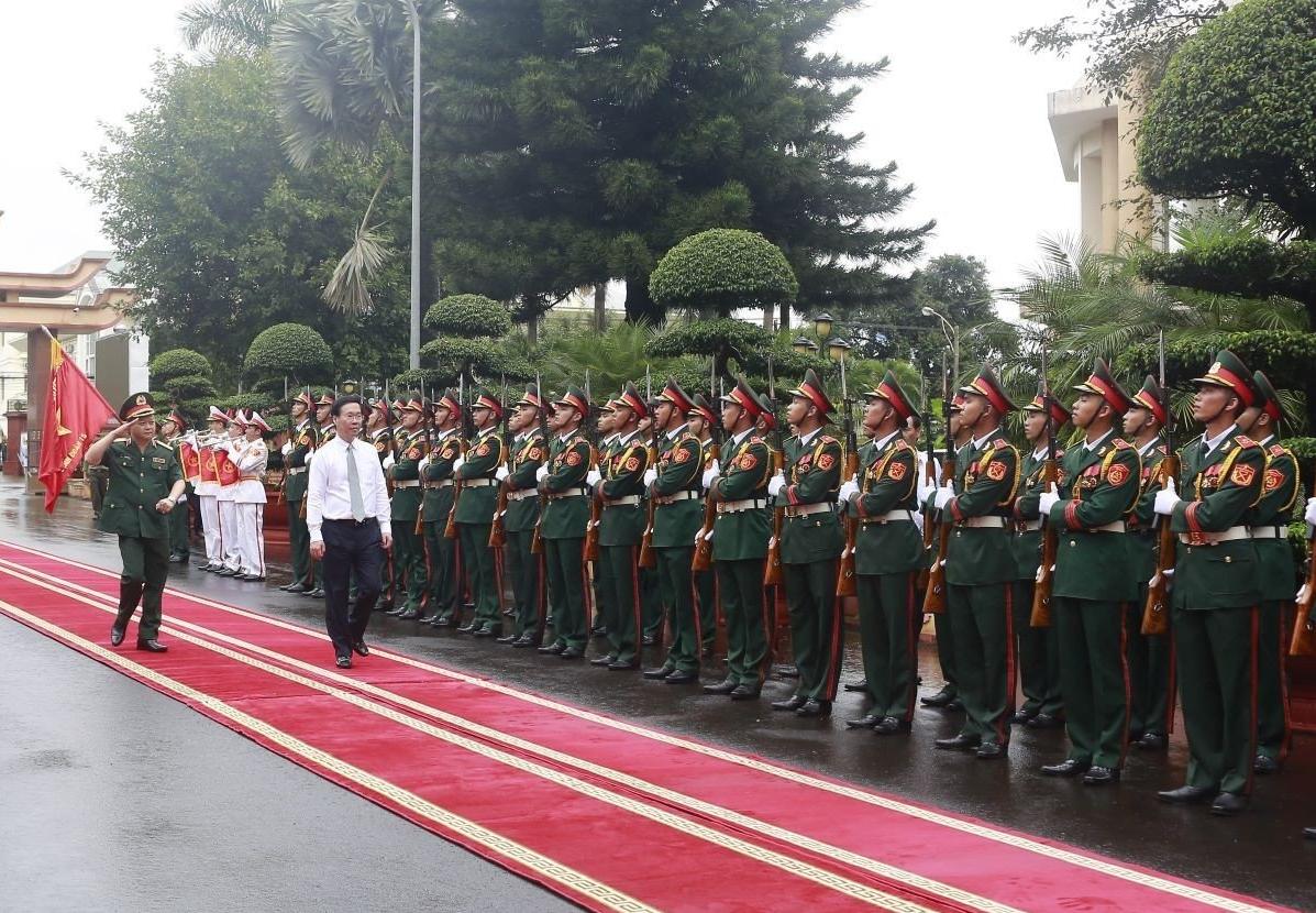 chu tich nuoc vo van thuong lam viec tai binh doan 15 gia lai hinh 1