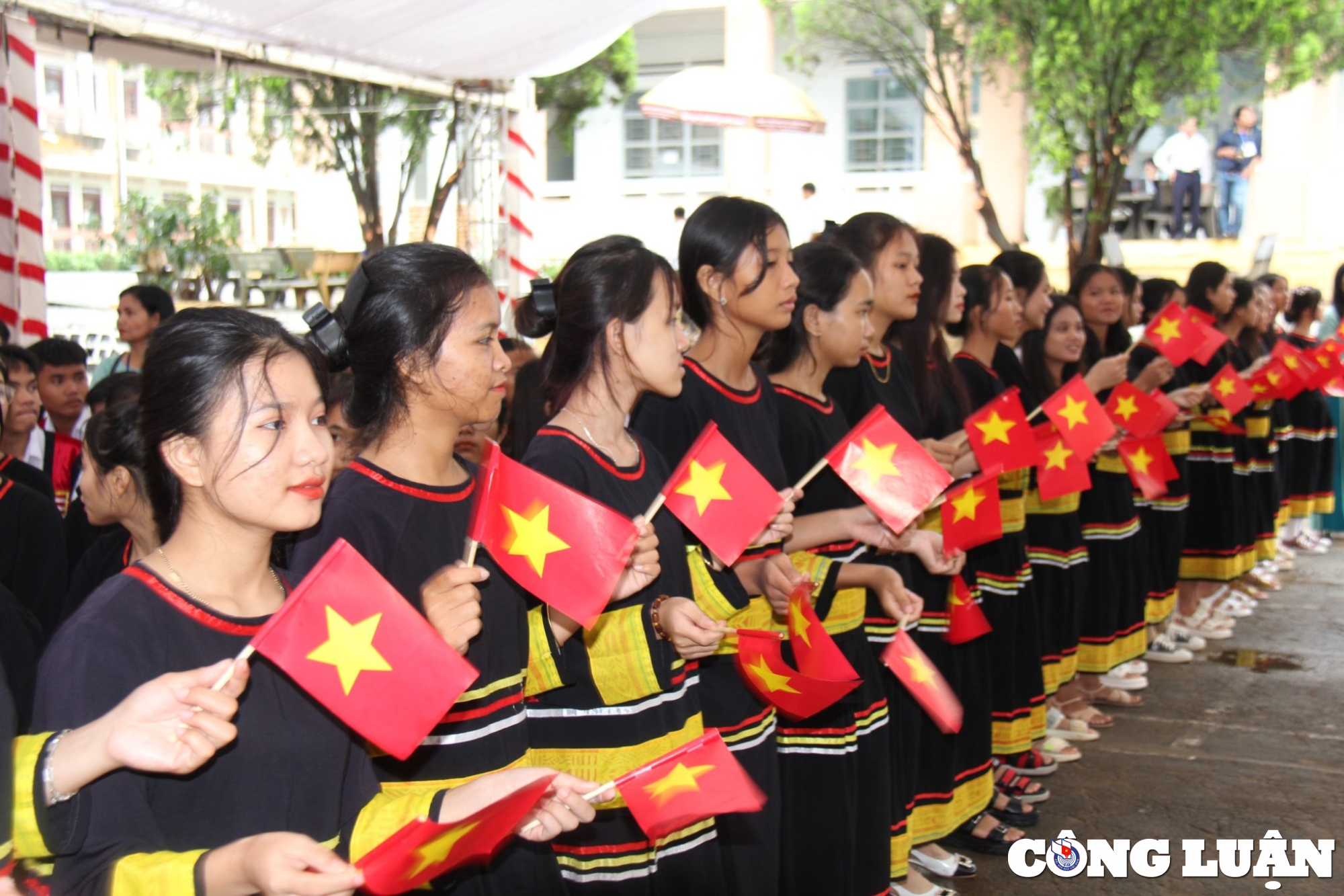 chu tich nuoc vo van thuong du le khai giang tai gia lai hinh 4