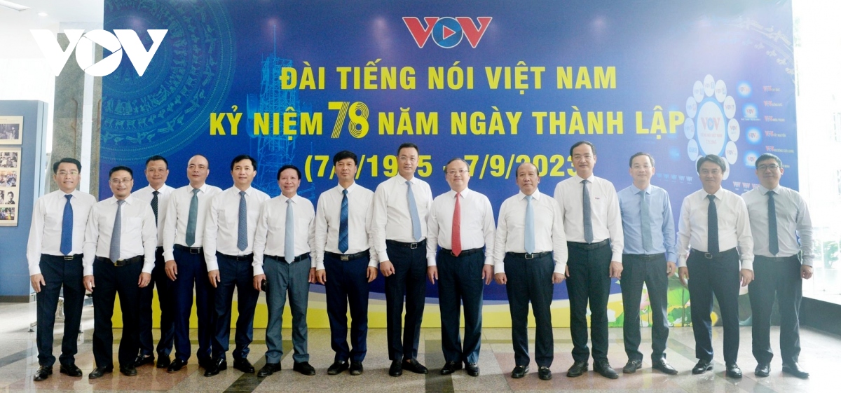 dai tieng noi viet nam va dai truyen hinh viet nam gan ket xay dung moi truong trao doi thong tin hinh 3