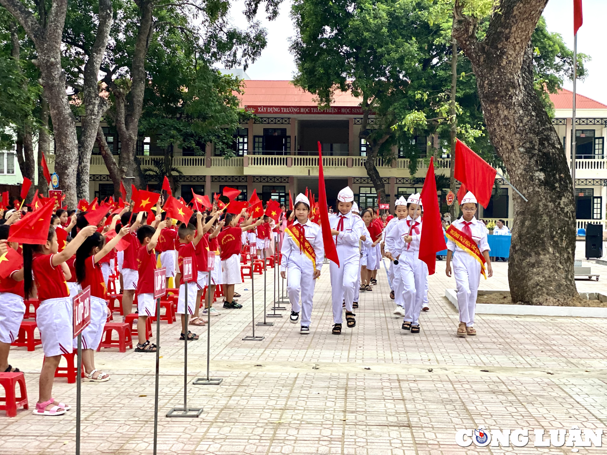 hon 940000 hoc sinh thanh hoa phan khoi buoc vao nam hoc moi hinh 3