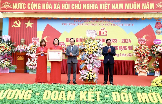 phu tho hon 380000 hoc sinh han hoan khai giang nam hoc moi 2023  2024 hinh 2