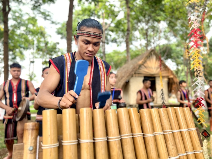 14 nghe nhan dan toc jrai tham du le hoi am thanh tai han quoc hinh 2