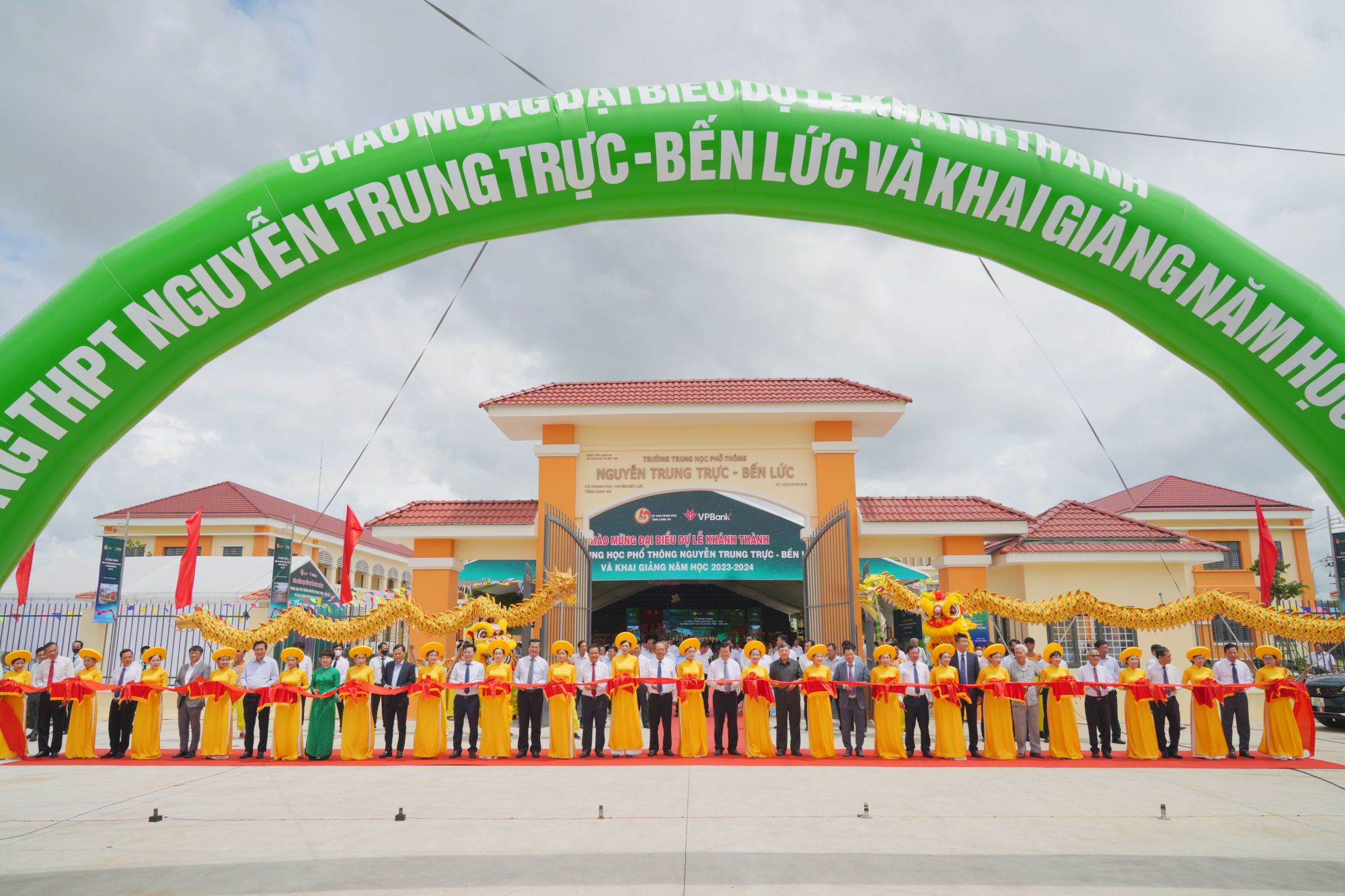 khanh thanh truong thpt nguyen trung truc ben luc do vpbank tai tro tai long an hinh 2