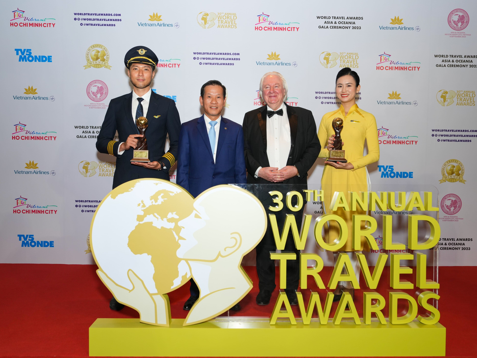 vietnam airlines nhan bon giai thuong tai world travel awards khu vuc chau a va chau dai duong 2023 hinh 3