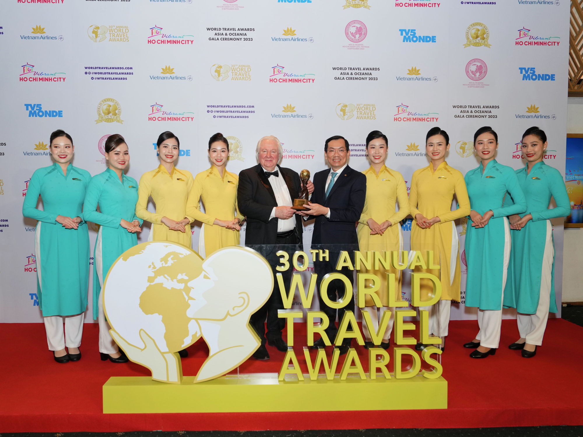 vietnam airlines nhan bon giai thuong tai world travel awards khu vuc chau a va chau dai duong 2023 hinh 5