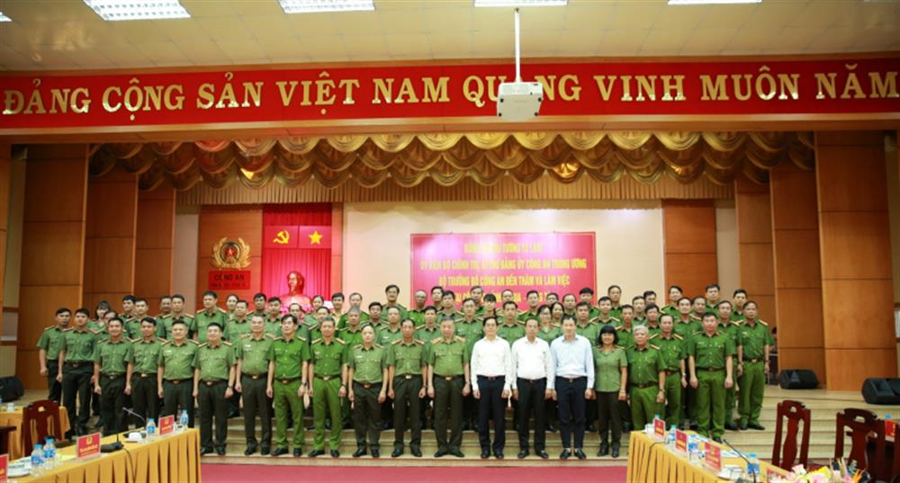 dai tuong to lam tham va lam viec tai cong an tinh ba ria  vung tau hinh 3