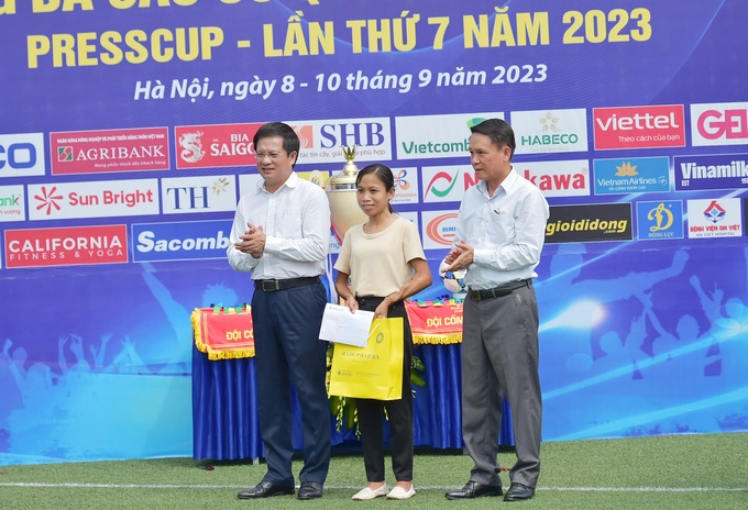 press cup nhu mot mon an tinh than bo ich cho gioi bao chi hinh 2