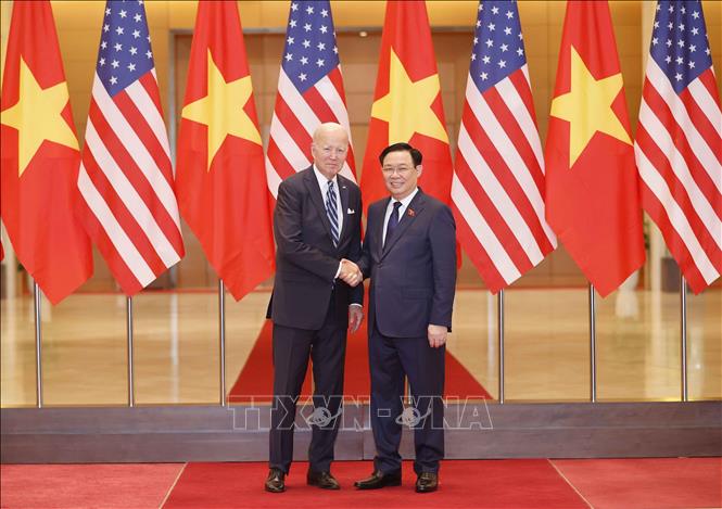 chu tich quoc hoi vuong dinh hue hoi kien tong thong hoa ky joe biden hinh 2