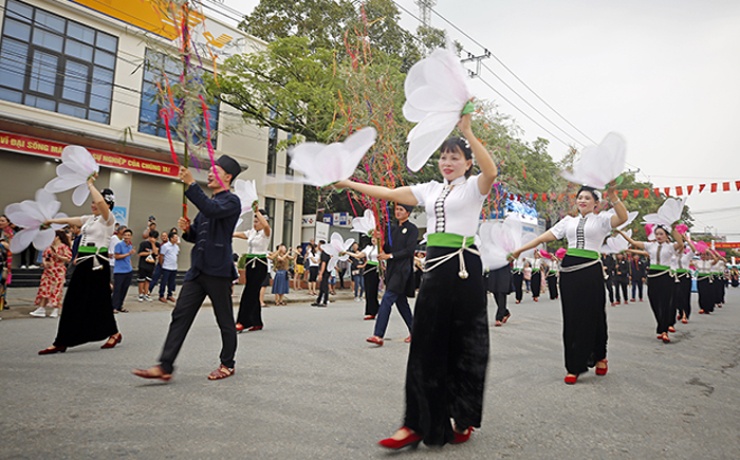 hon 2000 nghe nhan trinh dien dai xoe tai le hoi muong lo 2023 hinh 1